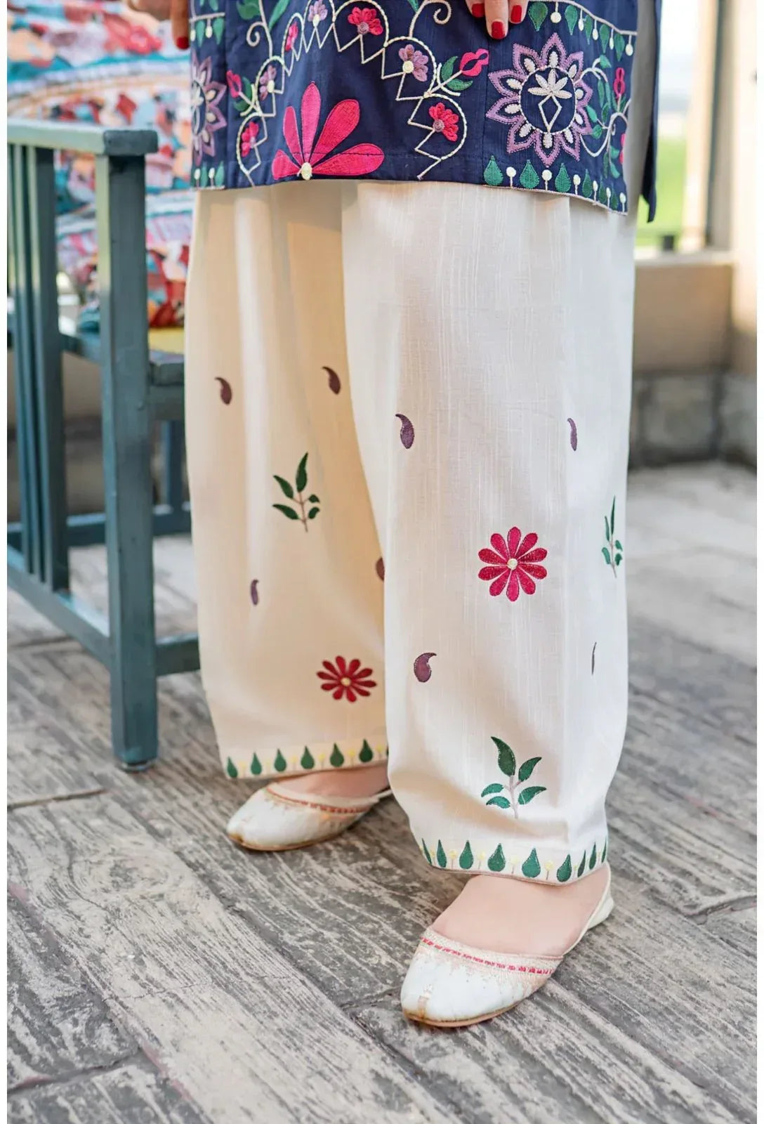 Lawn 2-Piece Embroidered Suit - Zeenn