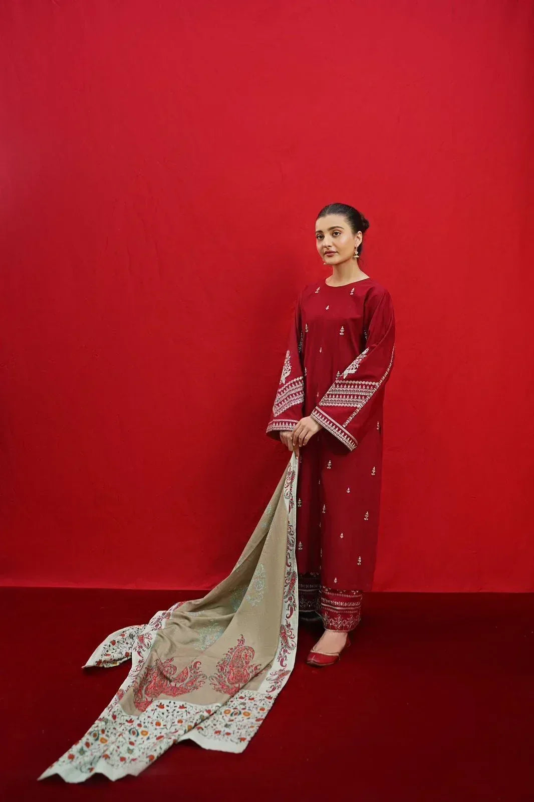 Lawn 3-Piece Embroidered Suit - Zeenn