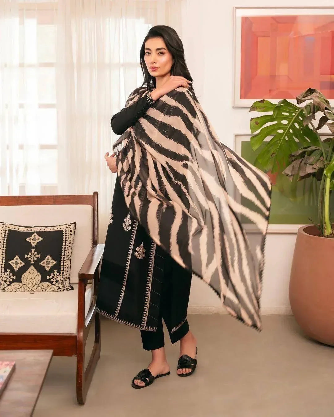 Lawn 3-Piece Embroidered Suit - Zeenn