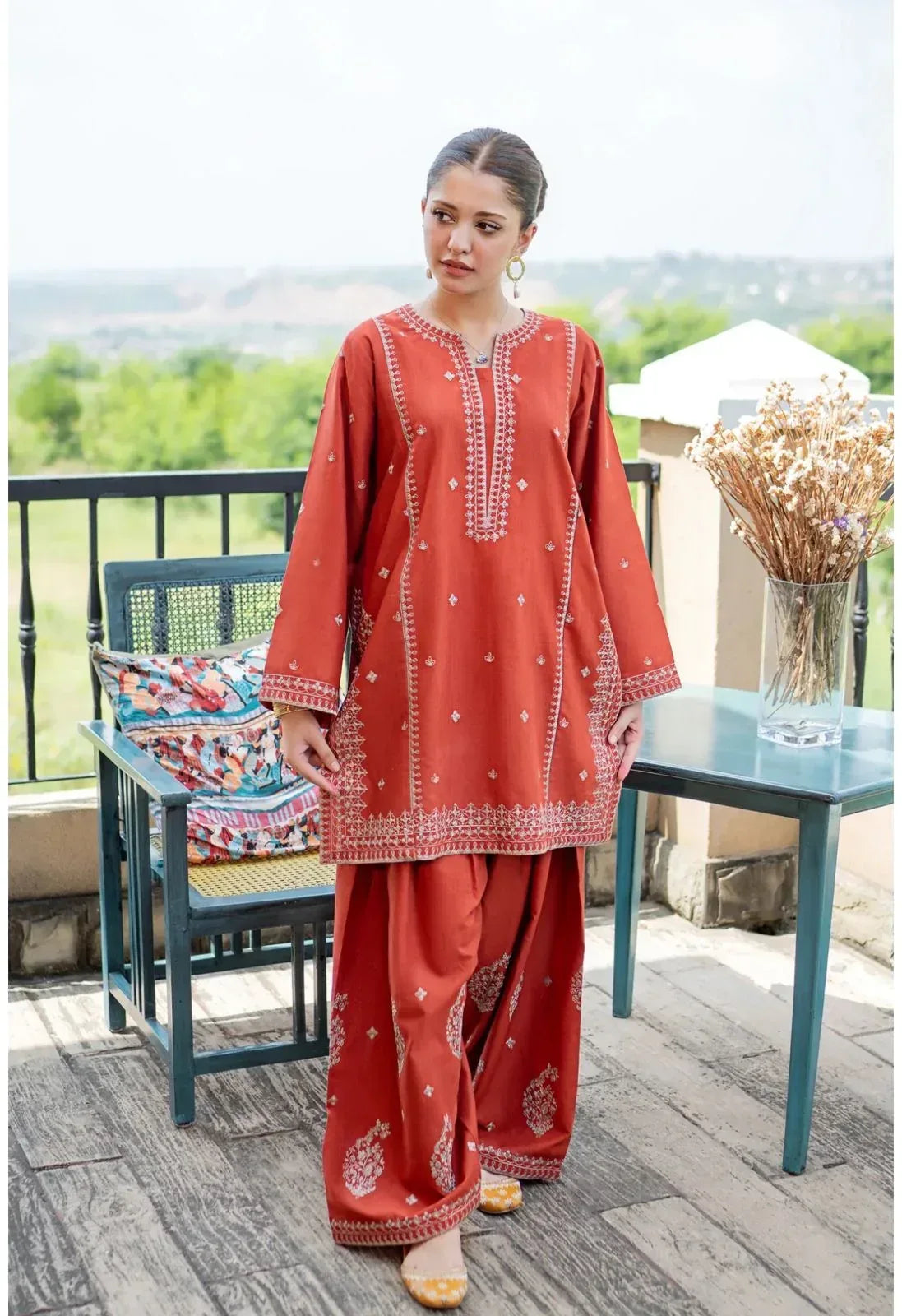 Lawn 2-Piece Embroidered Suit - Zeenn