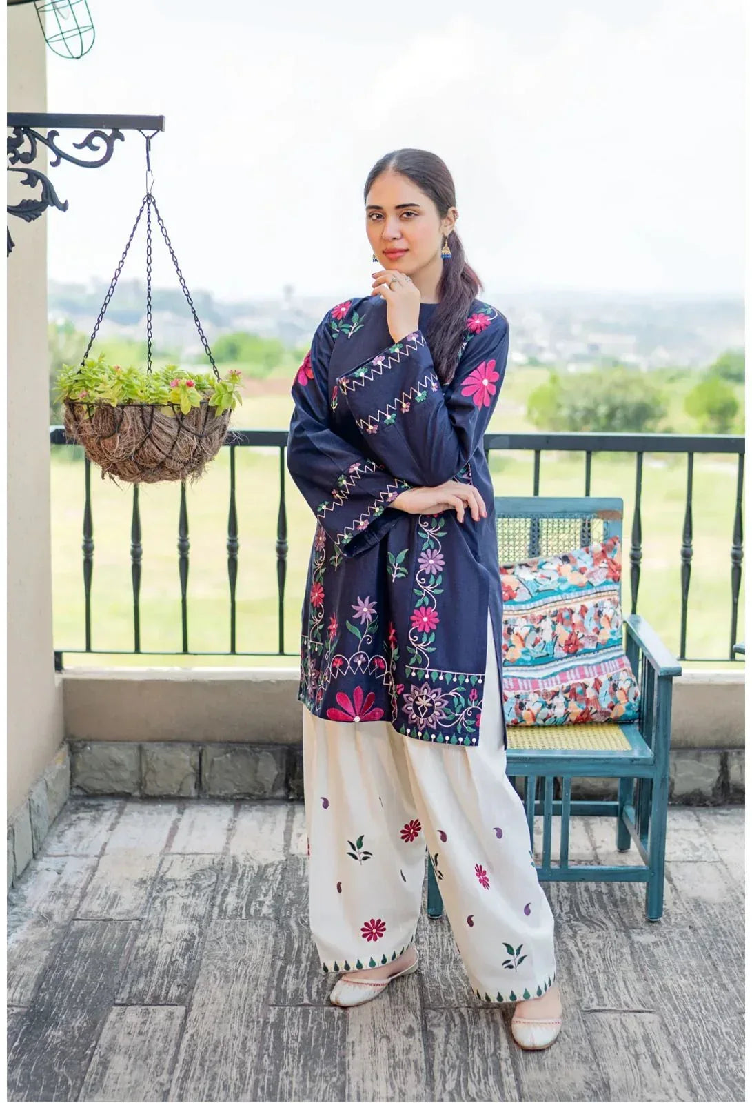 Lawn 2-Piece Embroidered Suit - Zeenn
