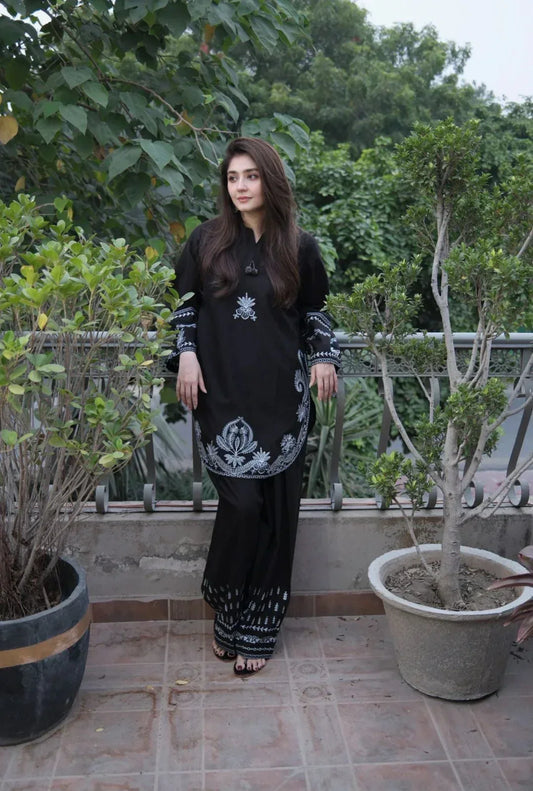 Lawn 2-Piece Embroidered Suit - Zeenn