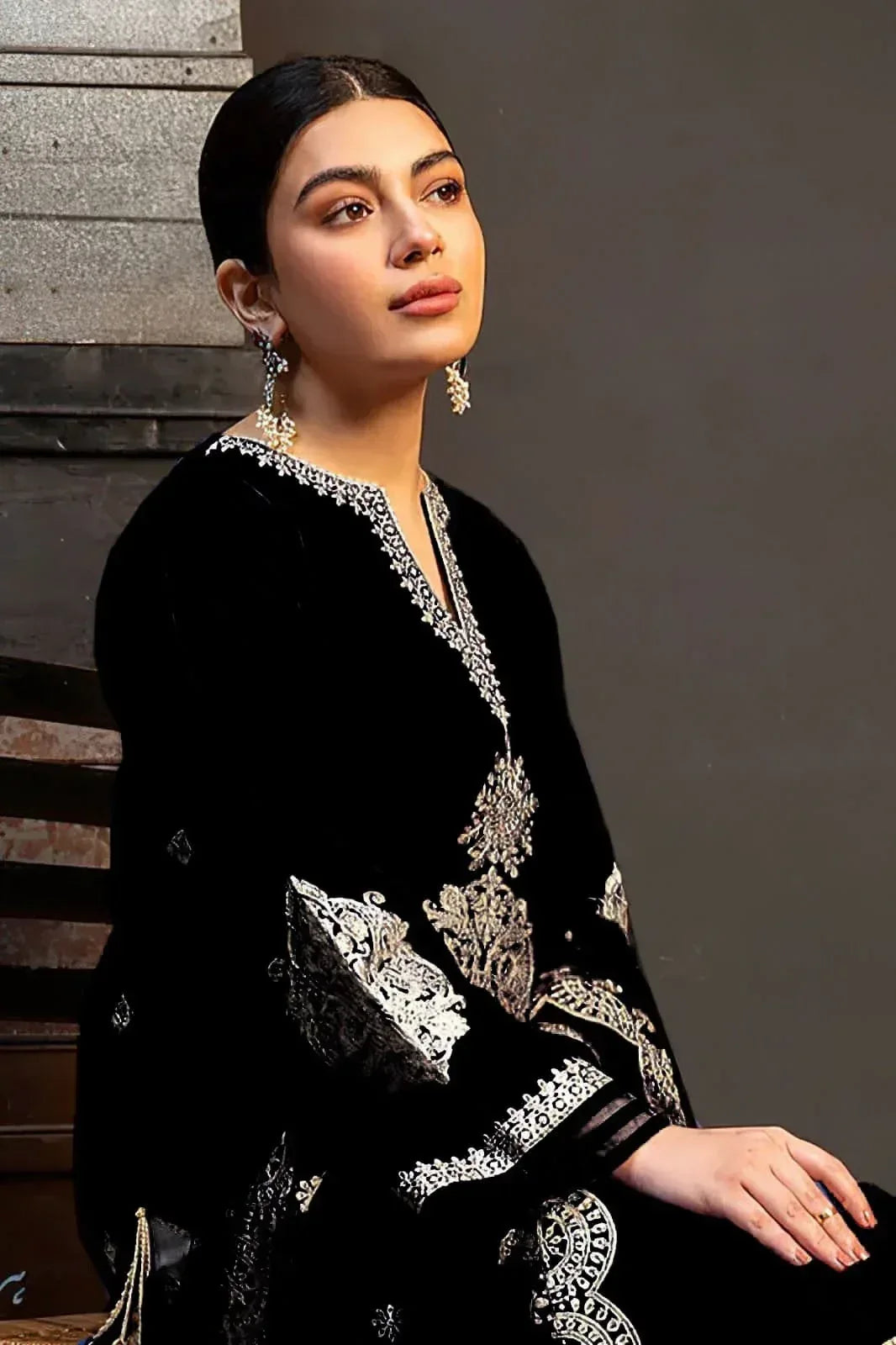 Lawn 3-Piece Embroidered Suit - Zeenn
